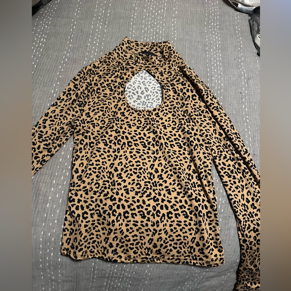 Faded Rose Cheetah Print medium Long sleeve Top With Neck Keyhole.